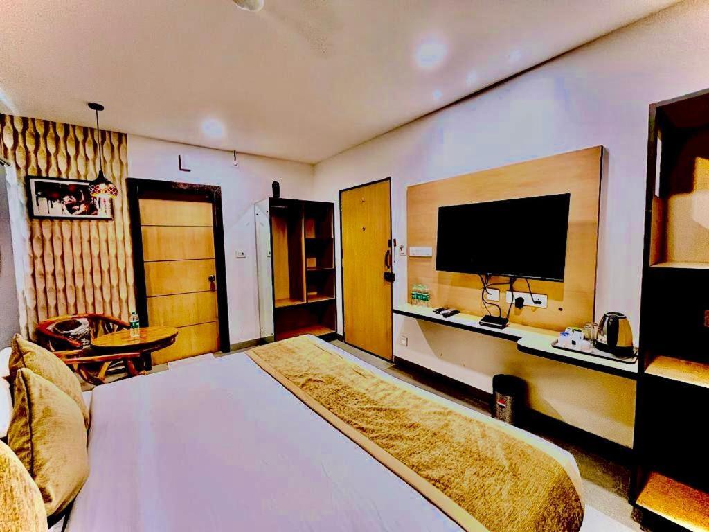 Hotel Lake View Airport Zone Hyderabad Exterior foto