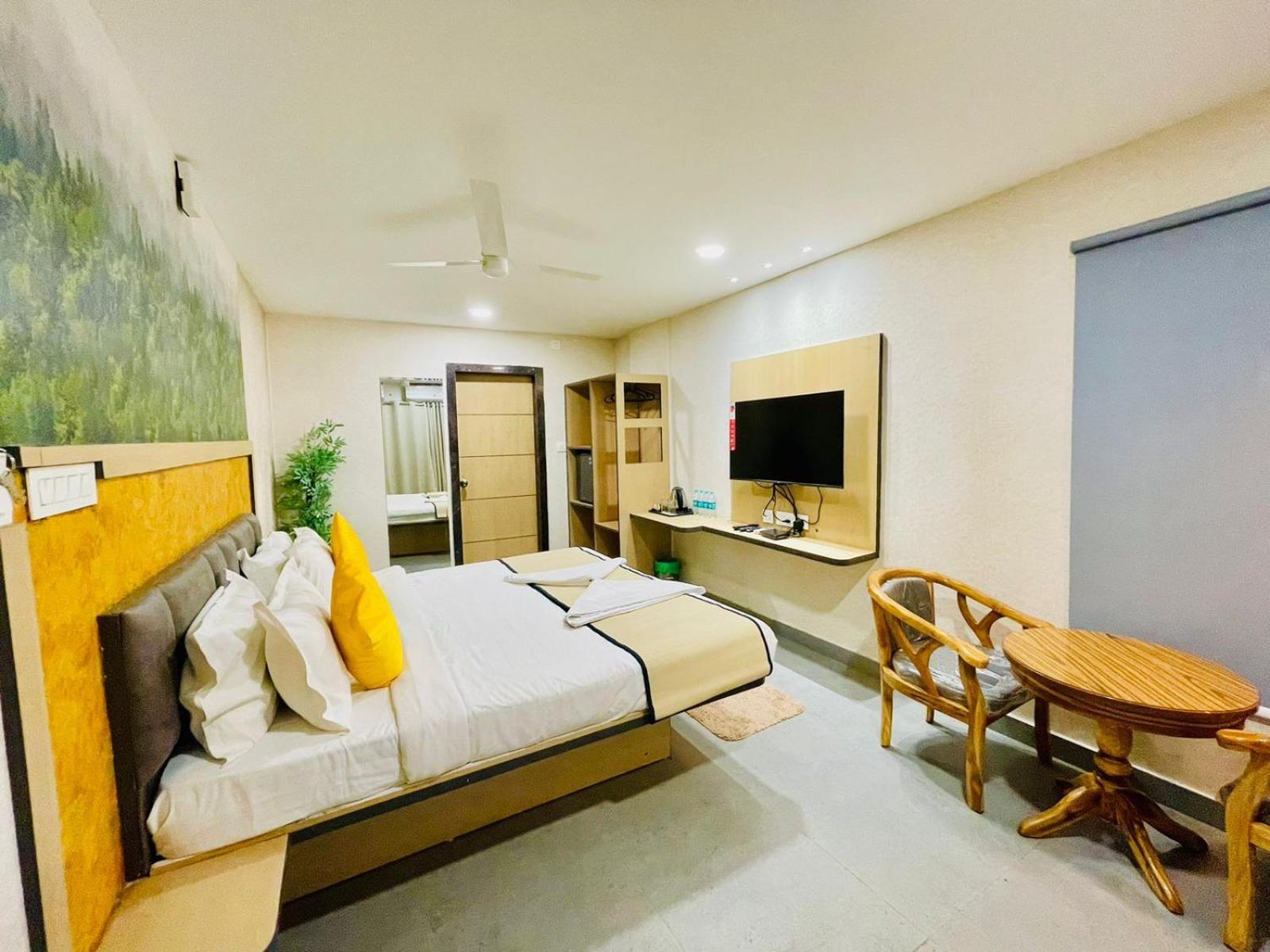 Hotel Lake View Airport Zone Hyderabad Exterior foto