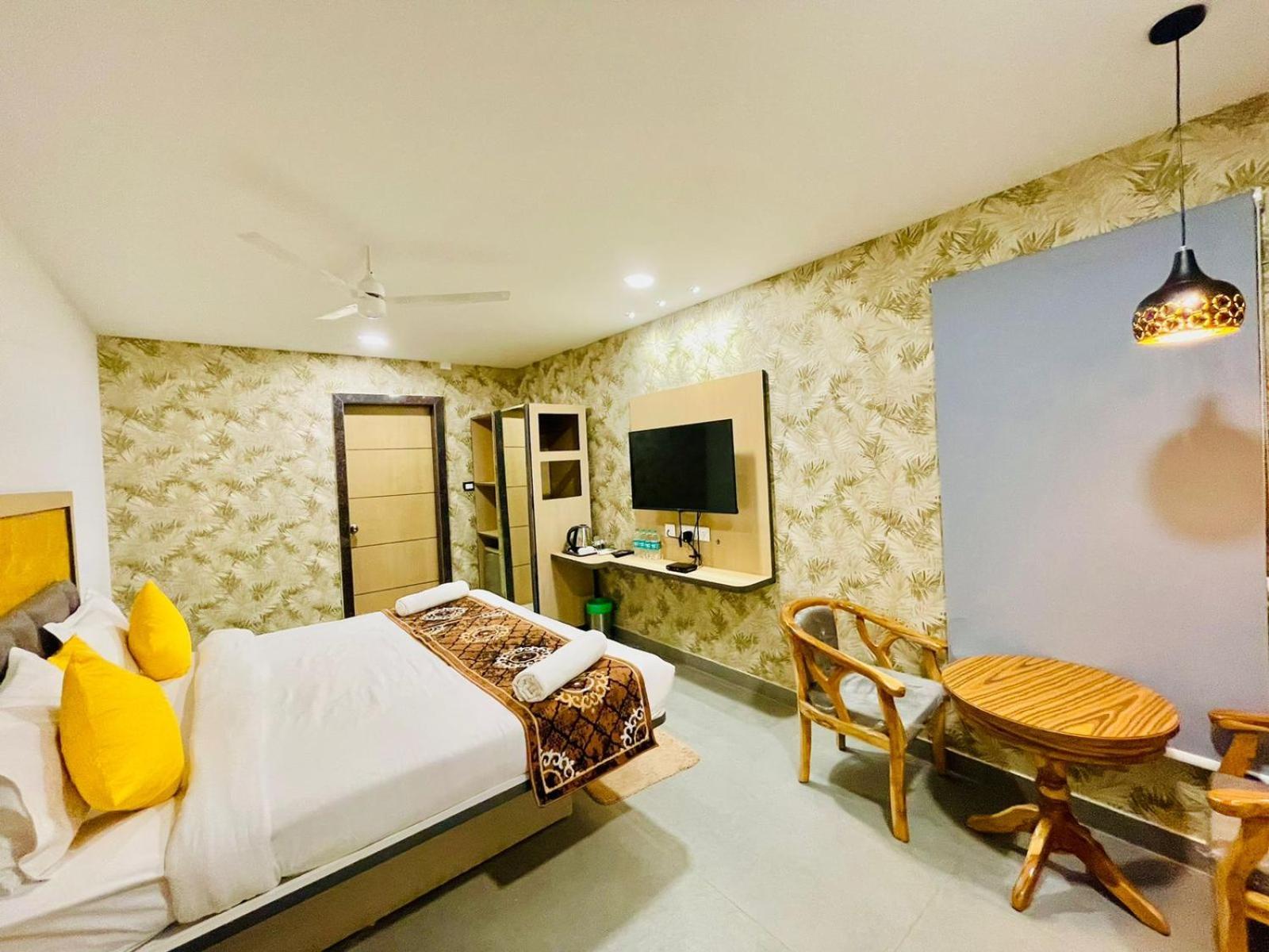 Hotel Lake View Airport Zone Hyderabad Exterior foto