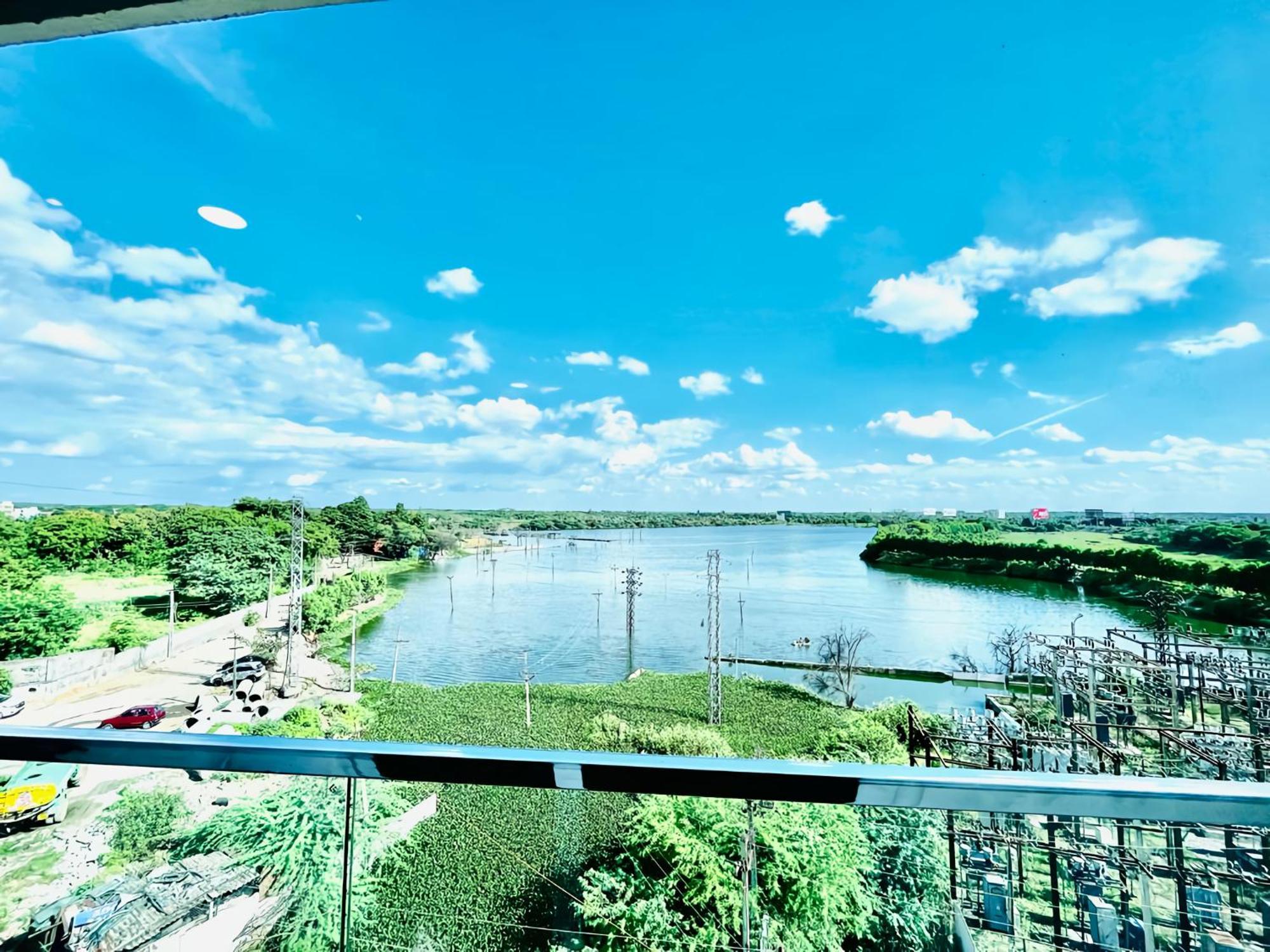 Hotel Lake View Airport Zone Hyderabad Exterior foto